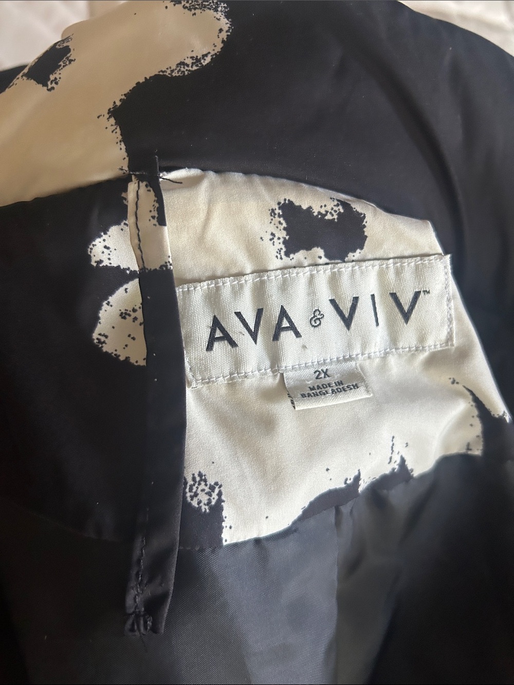 Ava & Viv Black Hooded Puffer Jacket with White Floral Print - Picture 11 of 11